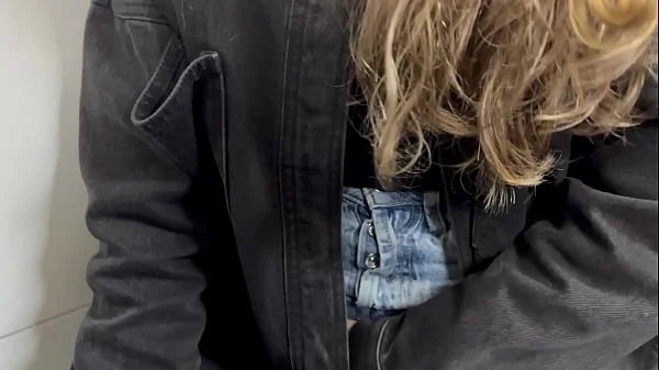 Public lesbian sex in amusement park (real)