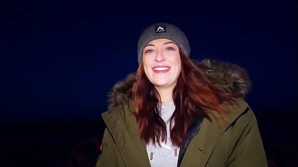 A camgirl fucks with a fan