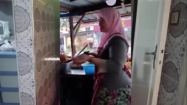 Thick Muslim Indonesian Milf