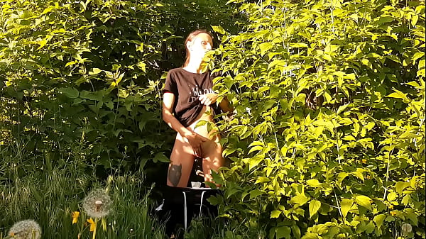 Risky public female masturbation in nature - Girls fly orgasm