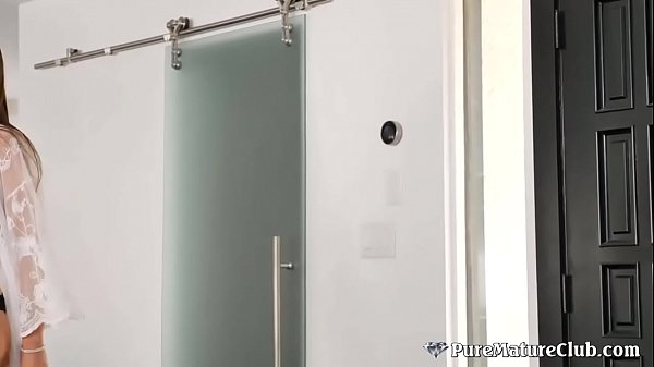 Horny Milf Lexi Luna Spreads Her Legs For Food Delivery Guy