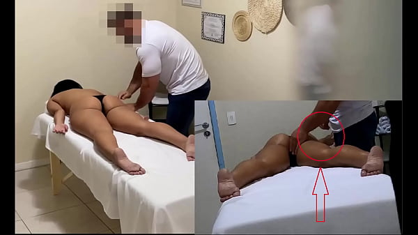 Corno leva a esposa gostosa ao massagista e ela não resistiu  e acabou dando para ele - video completo