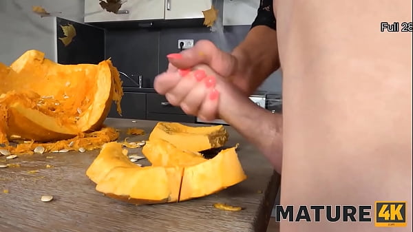 MATURE4K. Woman over fifty doesnt hesitate to fool around with stepson